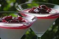 Dolci estivi: Coppe di yogurt e ciliege sciroppate light